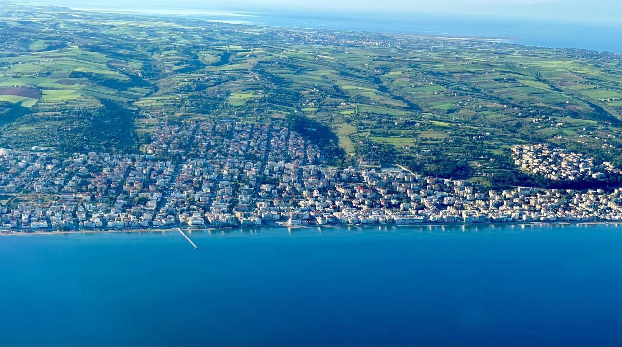 Nouri Schoene Wohnung In Direkter Strandnaehe, Schnelles Internet, Freies Parken, Nahe Flughafen Peraía Exterior foto